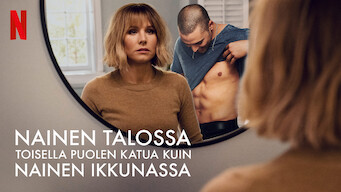 Nainen talossa toisella puolen katua kuin nainen ikkunassa (2022)